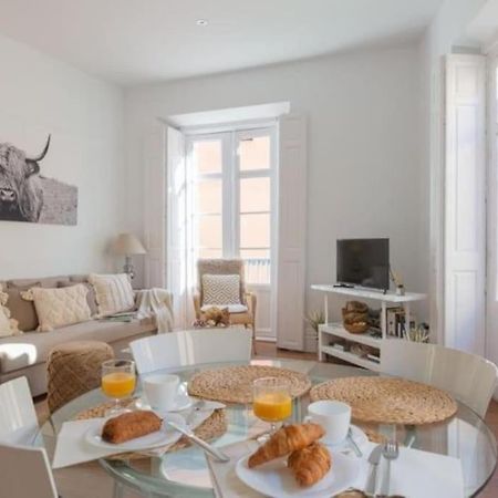 Chic Casa Cathedral At Calle Fresca 2-Bedroom Apartment In Malaga City Center Eksteriør billede
