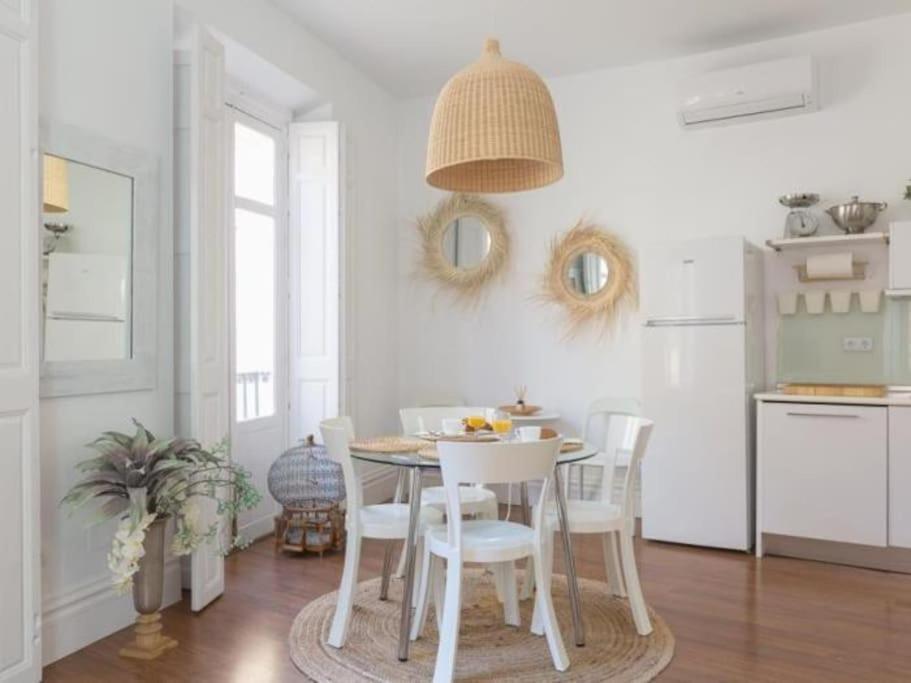 Chic Casa Cathedral At Calle Fresca 2-Bedroom Apartment In Malaga City Center Eksteriør billede