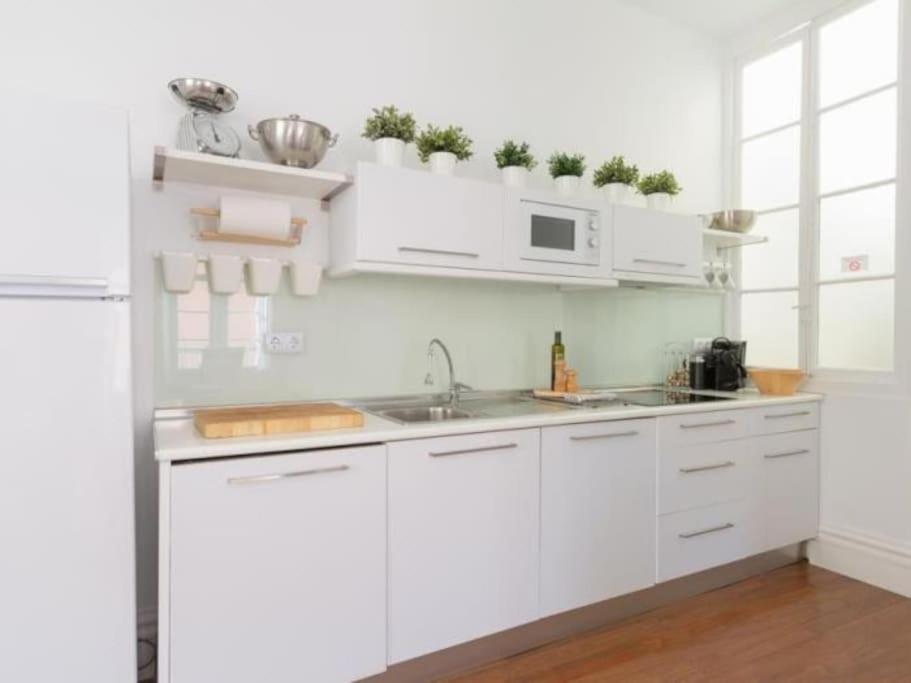 Chic Casa Cathedral At Calle Fresca 2-Bedroom Apartment In Malaga City Center Eksteriør billede