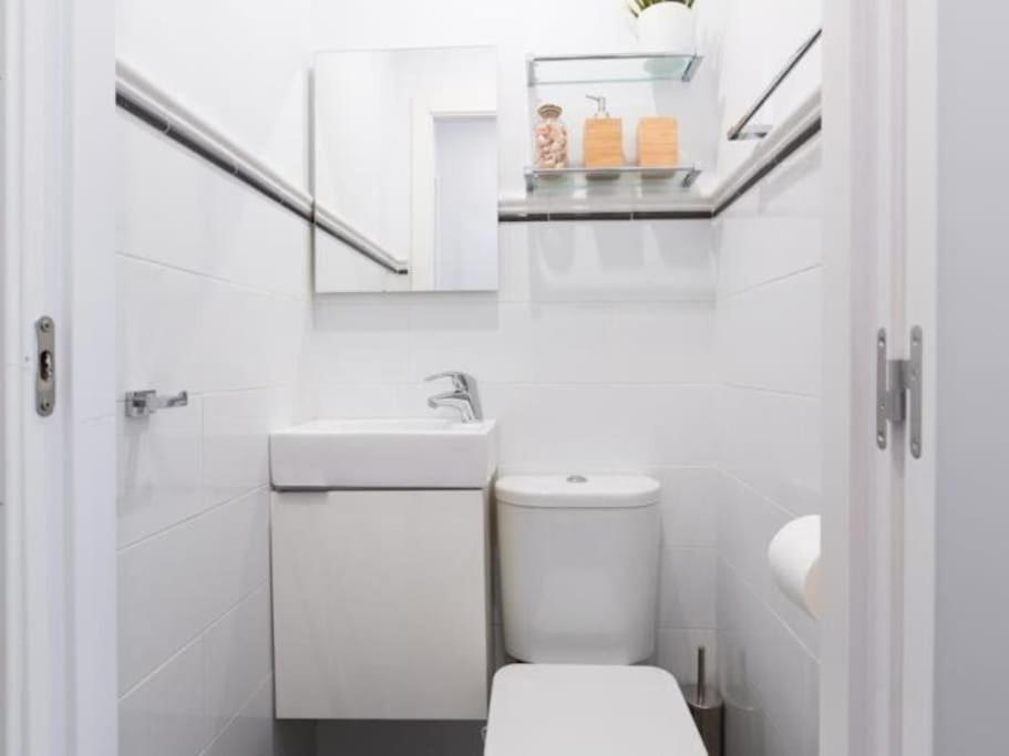 Chic Casa Cathedral At Calle Fresca 2-Bedroom Apartment In Malaga City Center Eksteriør billede