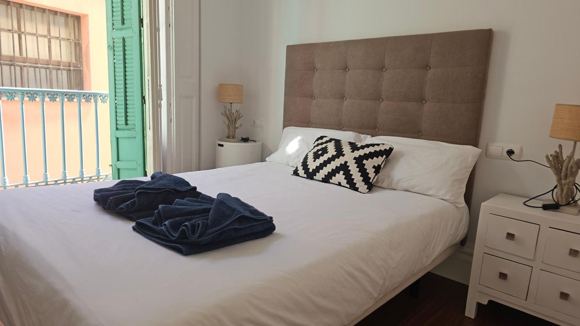 Chic Casa Cathedral At Calle Fresca 2-Bedroom Apartment In Malaga City Center Eksteriør billede